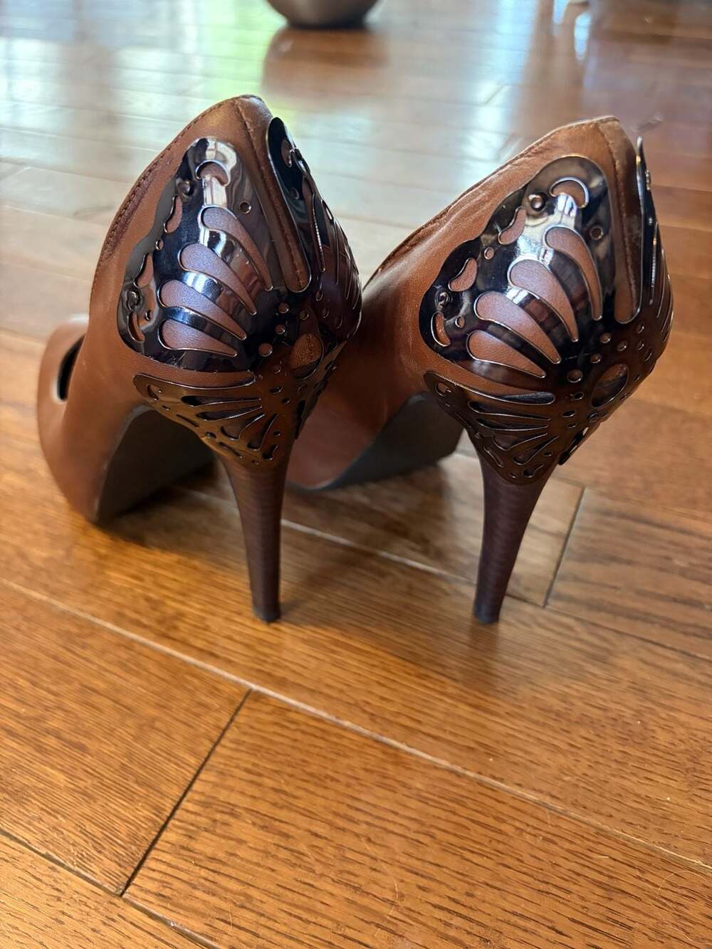 Carlos by Carlos Santana Brown Leather Butterfly Heel Pumps Size 8